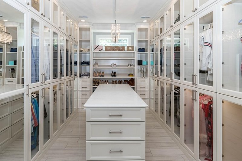 best rugs walk in closets — practical organization ideas