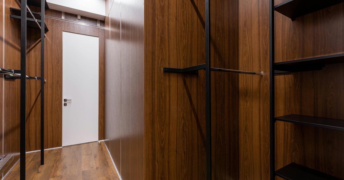 how to adjust closet shelving heights — featured walk-in closet inspiration