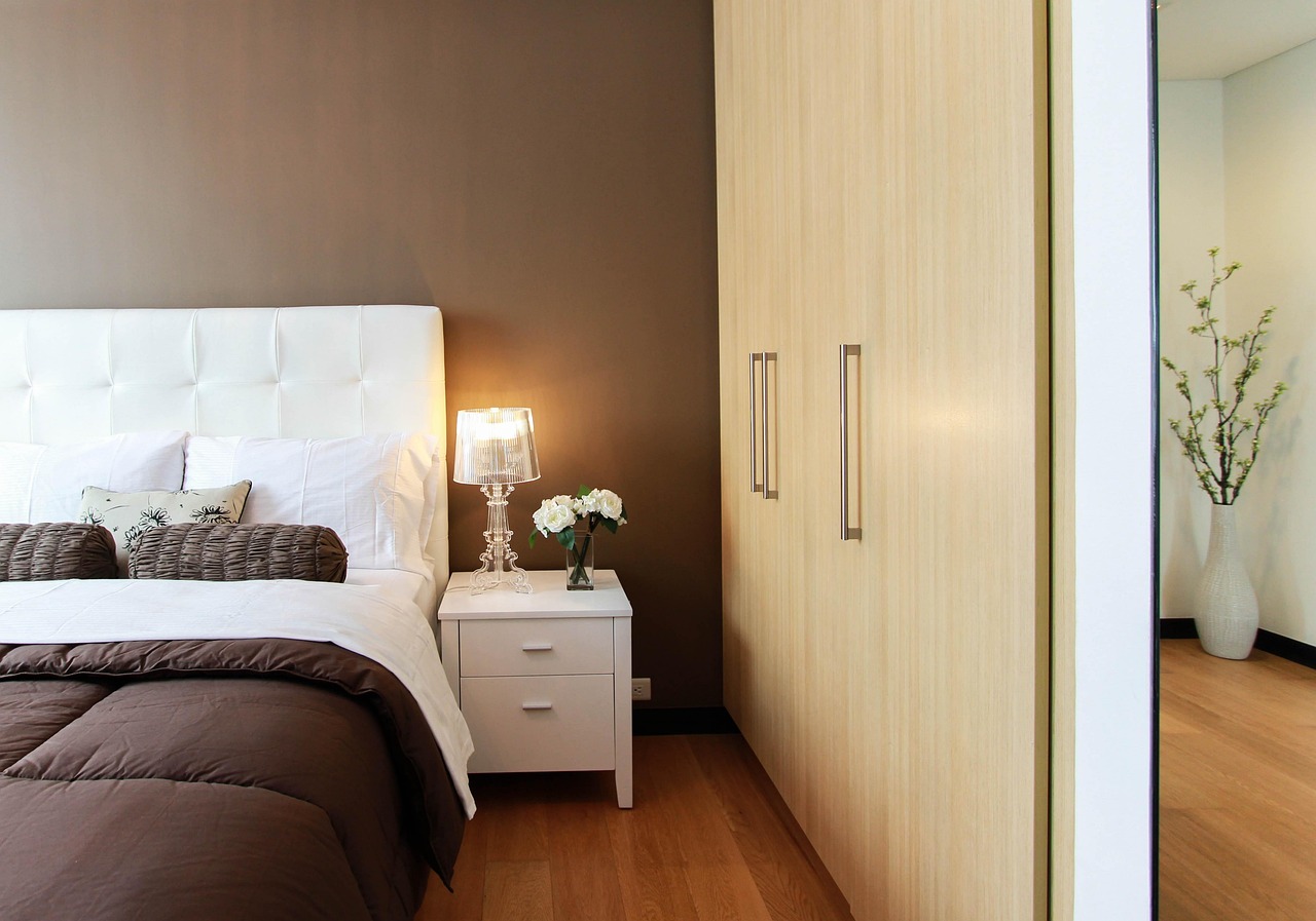 bed, bedroom, closet, furniture, lamp, light, betstand, bed table, brown light, brown table, brown bed, brown bedroom, b