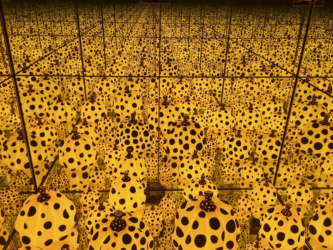 yayoi kusama, dots, pumpkin, famous, japan, kusama, yayoi, creative, artist, installation, art, hallucination, yellow, m