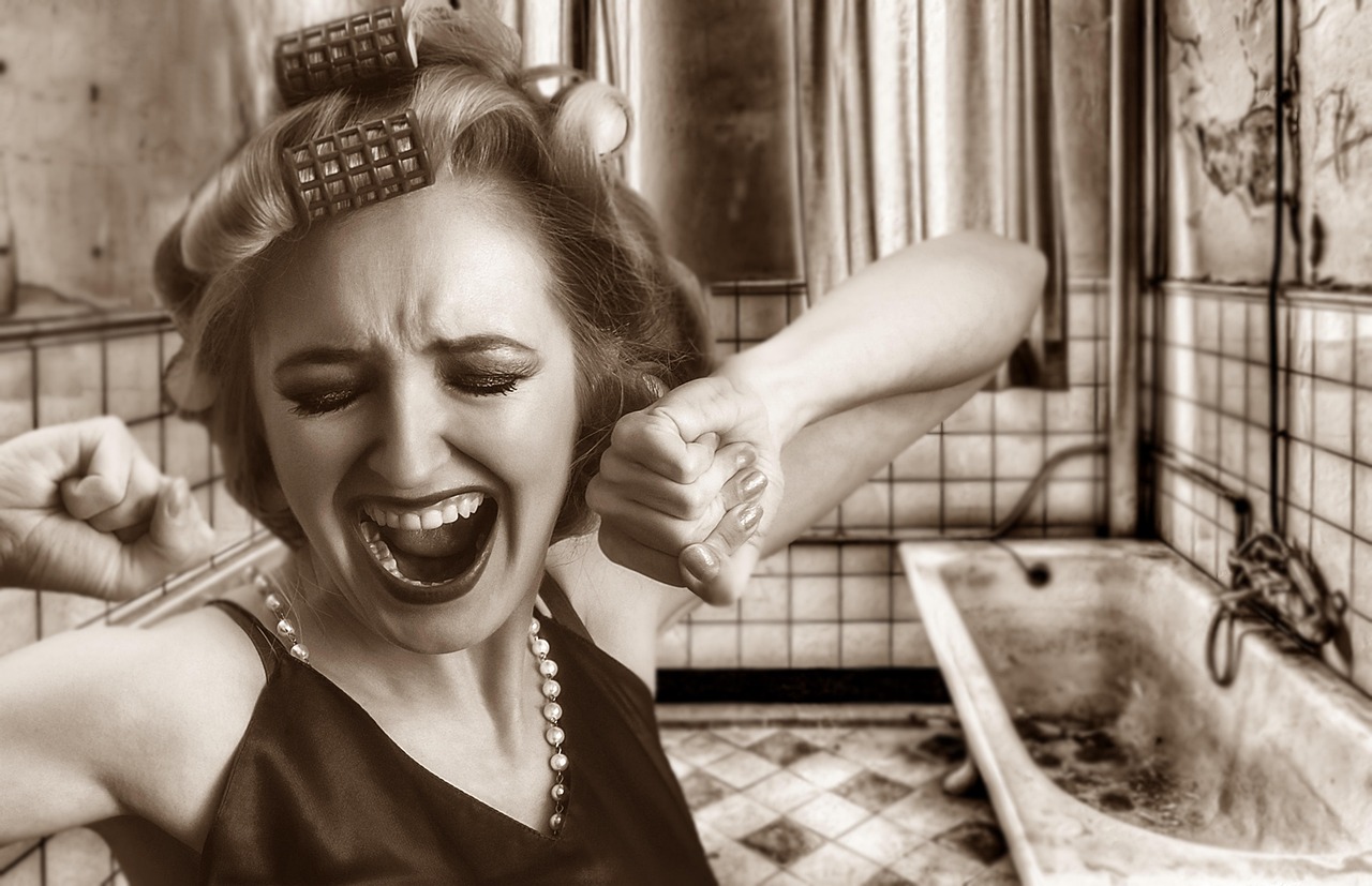 woman, girl, curler, hairstyle, facial expression, bathroom, old bathroom, bathroom renovation, renovation, renovate, ol