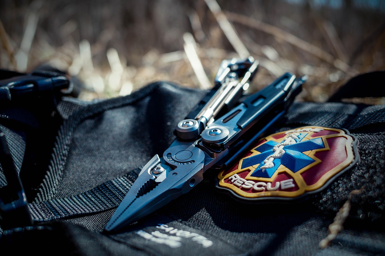 multi-tool, paramedic, fireman, rescue, equipment, tool, multitool, paramedic, paramedic, paramedic, paramedic, paramedi